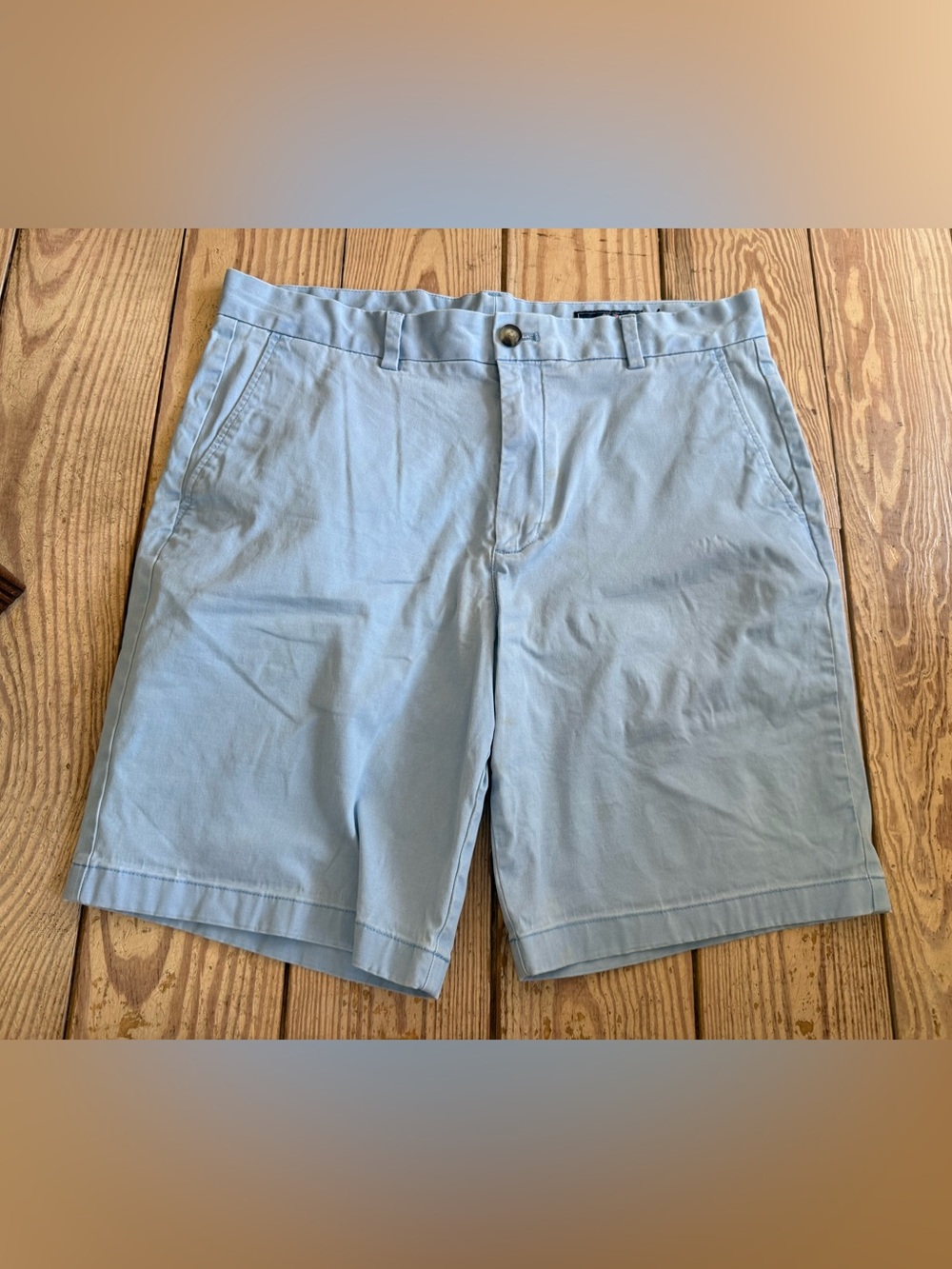 Vineyard Vines Breaker shorts size 34 stain in pic